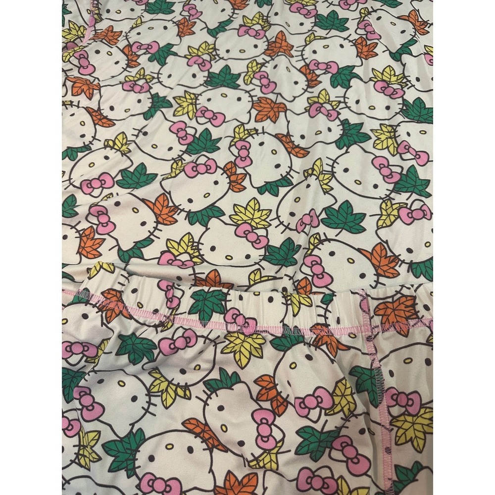 Sanrio Hello Kitty Pajama Set Women 2X Fall Leaves Short Sleeve Top Shorts Cream